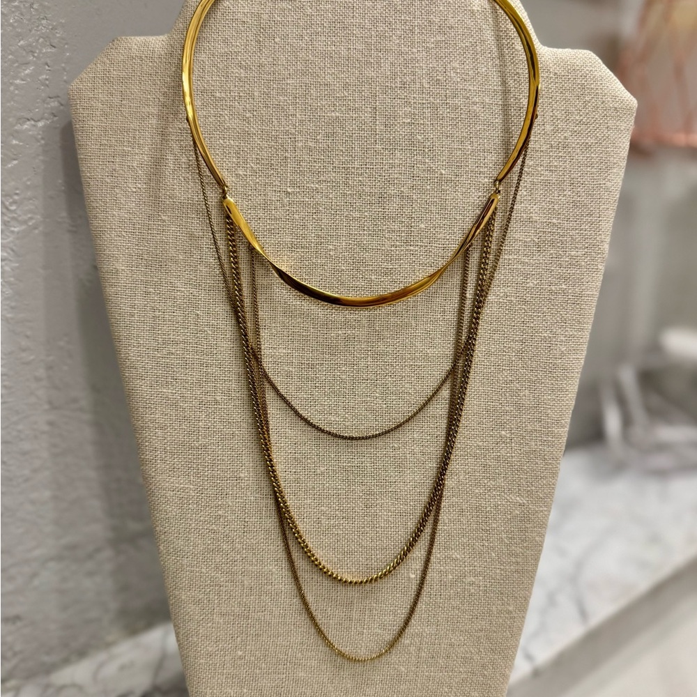 Elegant Gold Layered Necklace